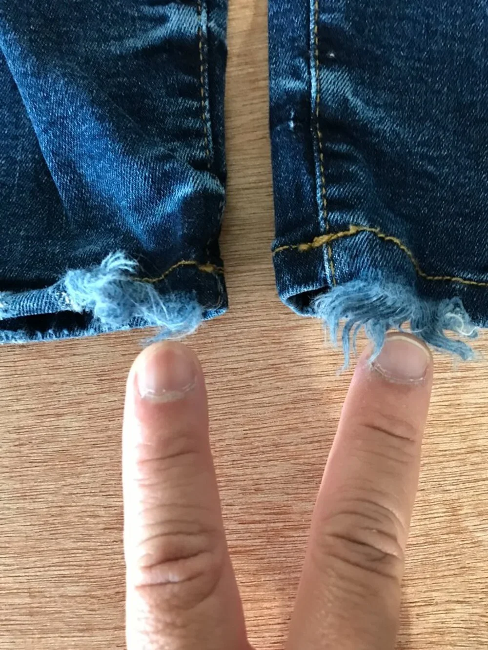 Good American Skinny Jeans Women 12/31 Blue Mid Rise Distressed Dark Wash 18993 - Picture 11 of 11